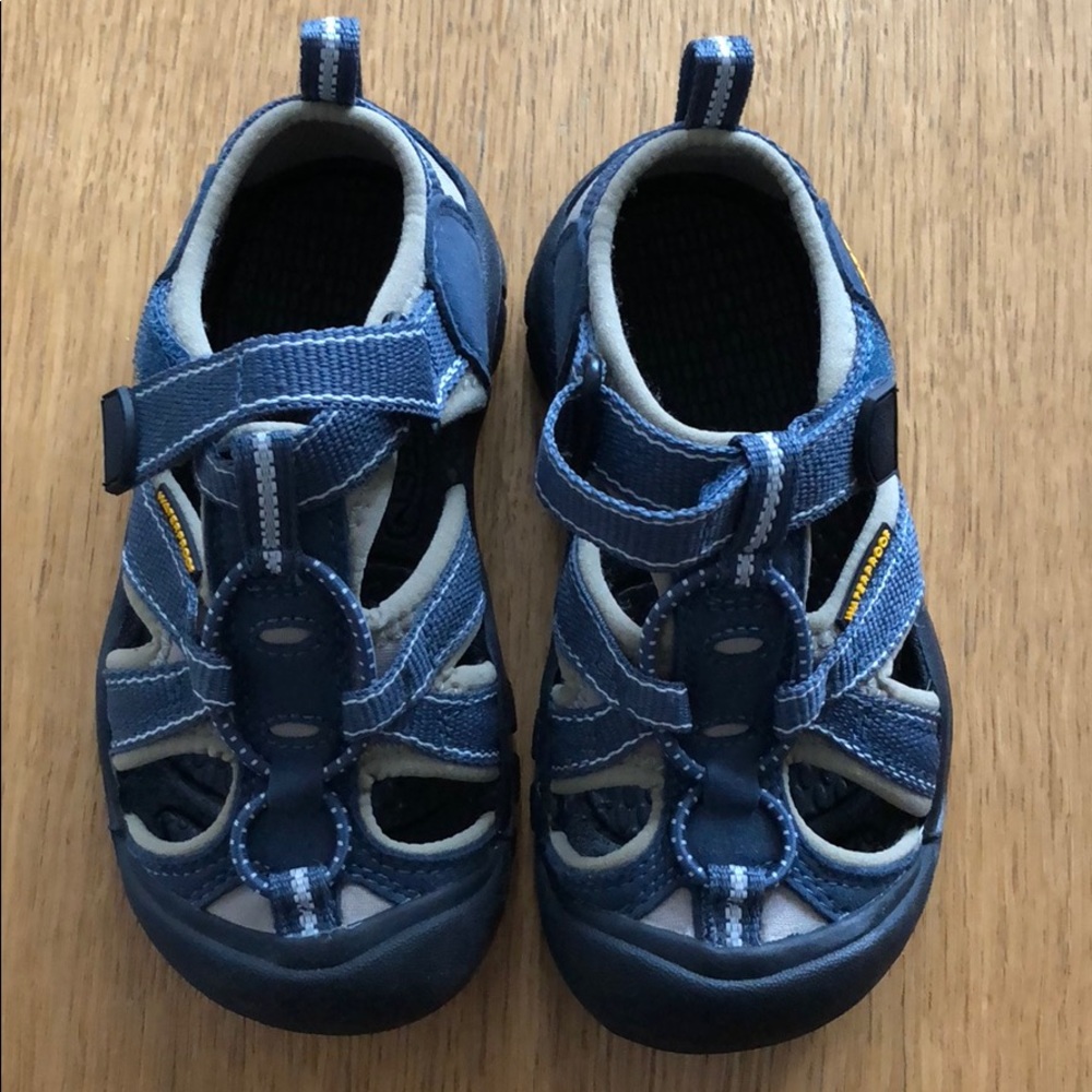 Brand new keen shoes